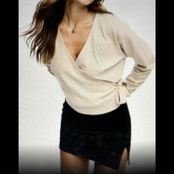 NWT Nordstrom ASOS Design Super Soft Wrap Knit Top M - Picture 3 of 3